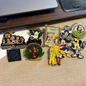 Assorted Disney Pin (10) Lot